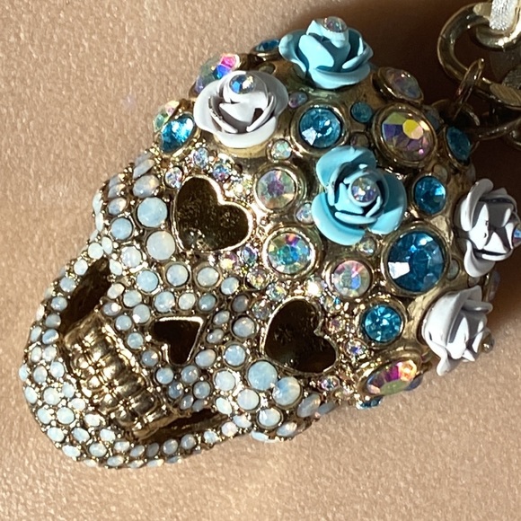 BETSEY JOHNSON - 💀necklace w rhinestones & roses, gold tone chain w ribbon - Picture 4 of 16